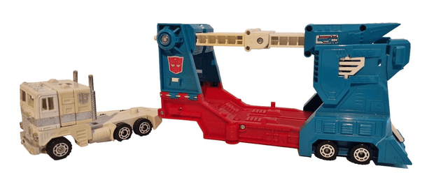 Transformers City Commander Ultra Magnus model made by HASBRO in 1985