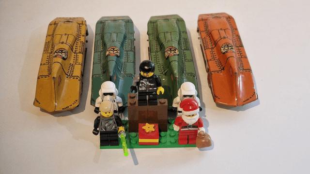 Rare tinplate mechanical speedway streamlined racers by Lindstorm