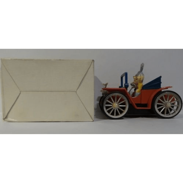 Bugs Bunny and Elmer fudd in Rolls Royce model 