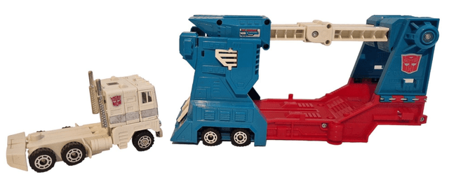 Transformers City Commander Ultra Magnus model made by HASBRO in 1985